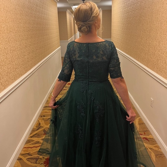 Mother of the Bride Emerald La Femme Floral Lace and Tulle Long Gown Nordstrom - Picture 2 of 9